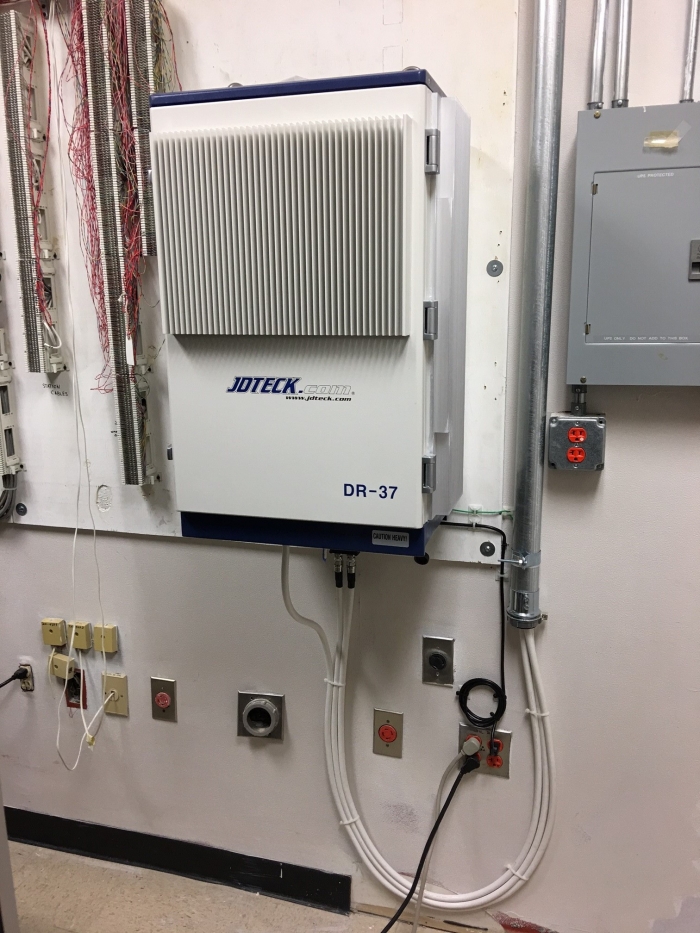 No matter who the customer is, everyone benefits from JDTECK's high quality deployments. Here is a DR37 installed in a communications room at a government facility. Some comment it's the most attractive device in the room. 