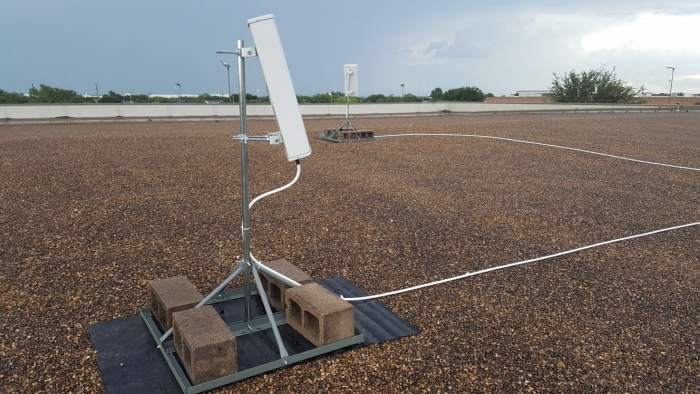 A pair of donor antennas deployed on roof top and optimized for best RSRQ and RSRP feeding Digital DAS.  